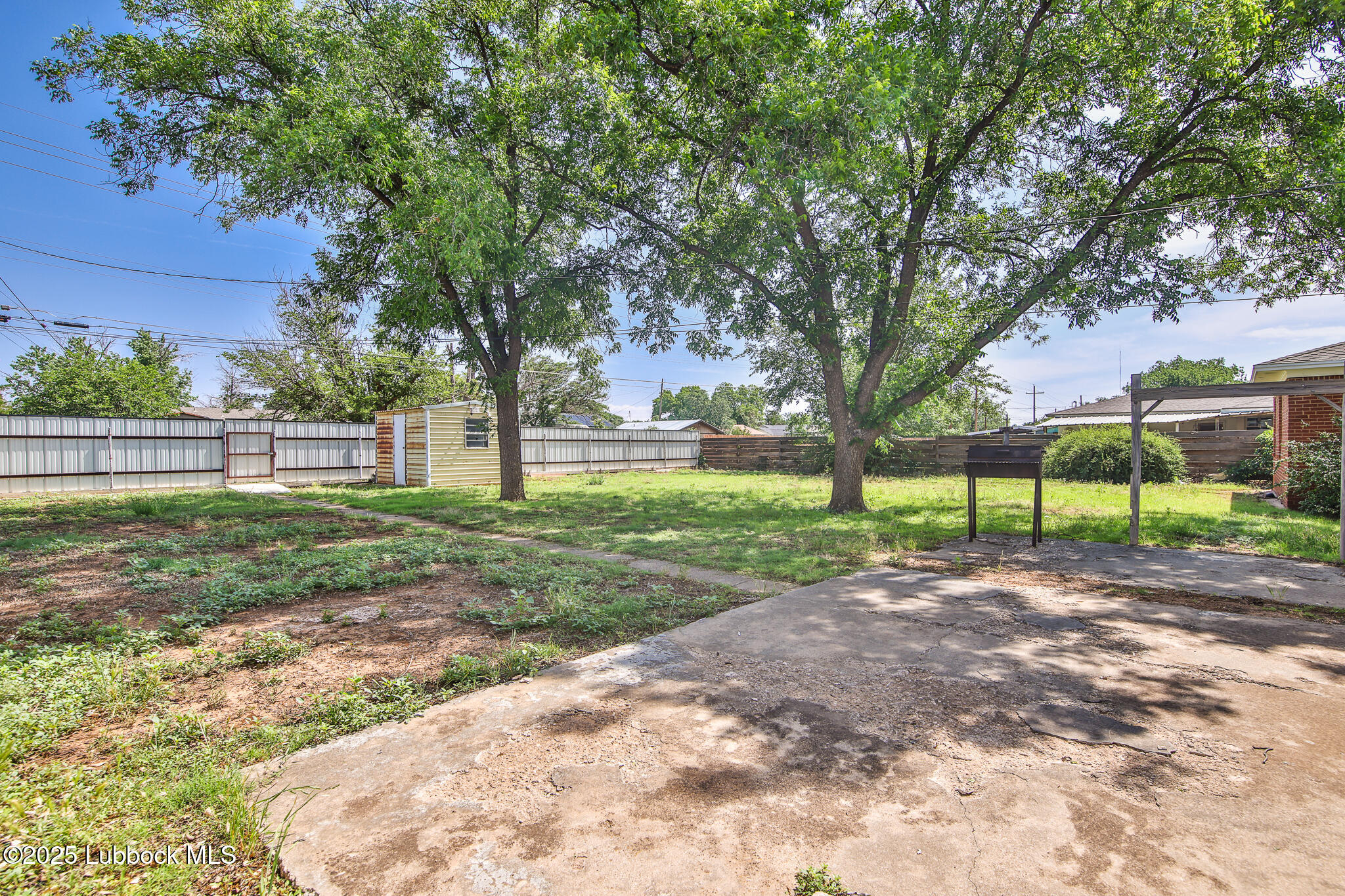 515 East 16th Street Littlefield, TX 79339 - Photo 27 of 32 a view of a yard with a house and trees