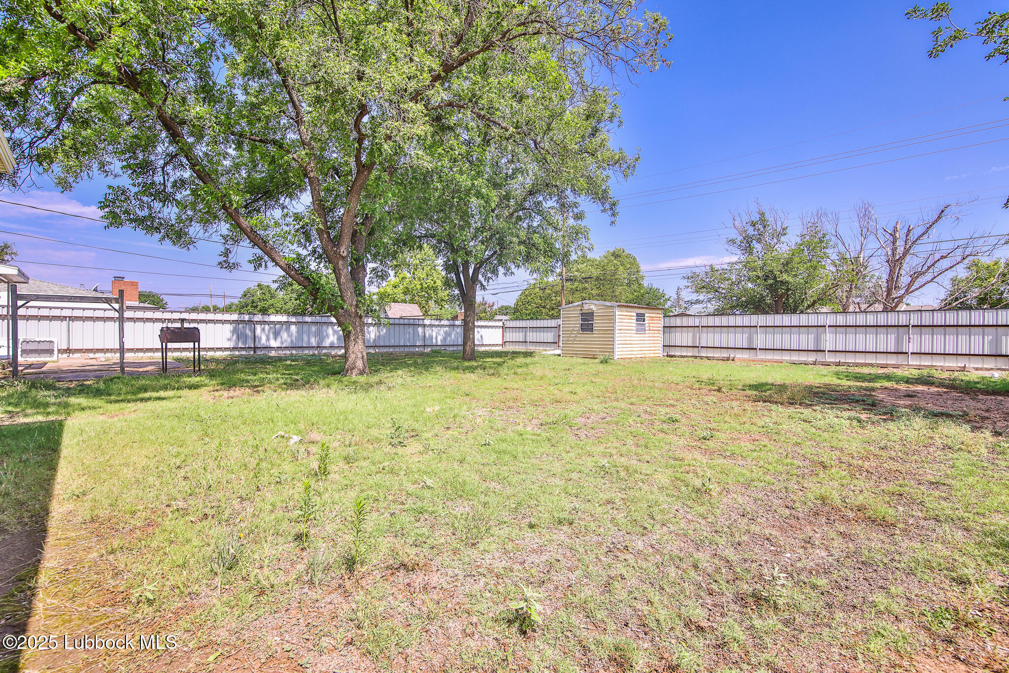 515 East 16th Street Littlefield, TX 79339 - Photo 31 of 32 a house view with swimming pool in front of it