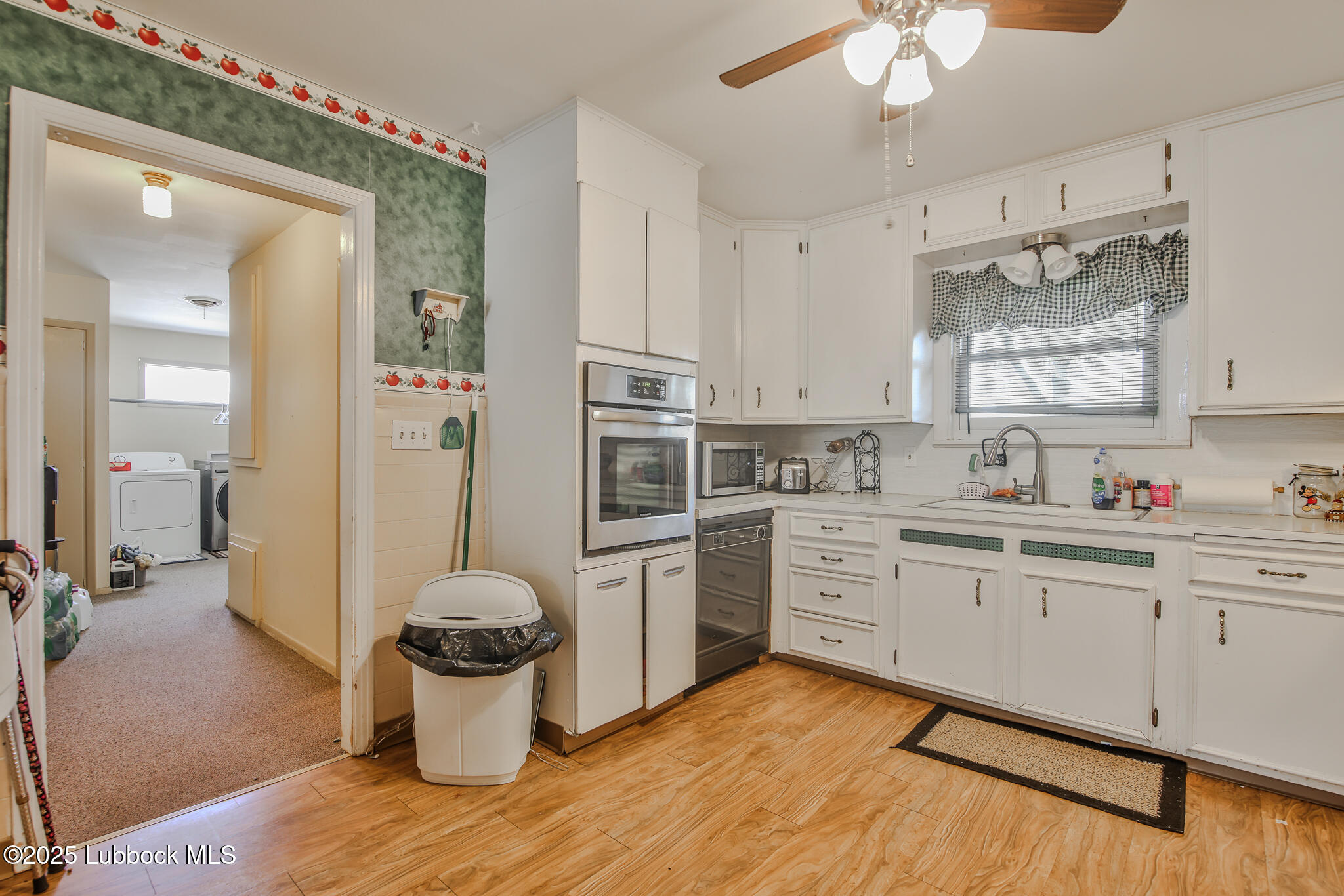 515 East 16th Street Littlefield, TX 79339 - Photo 7 of 32 a kitchen with a white cabinets stove and refrigerator