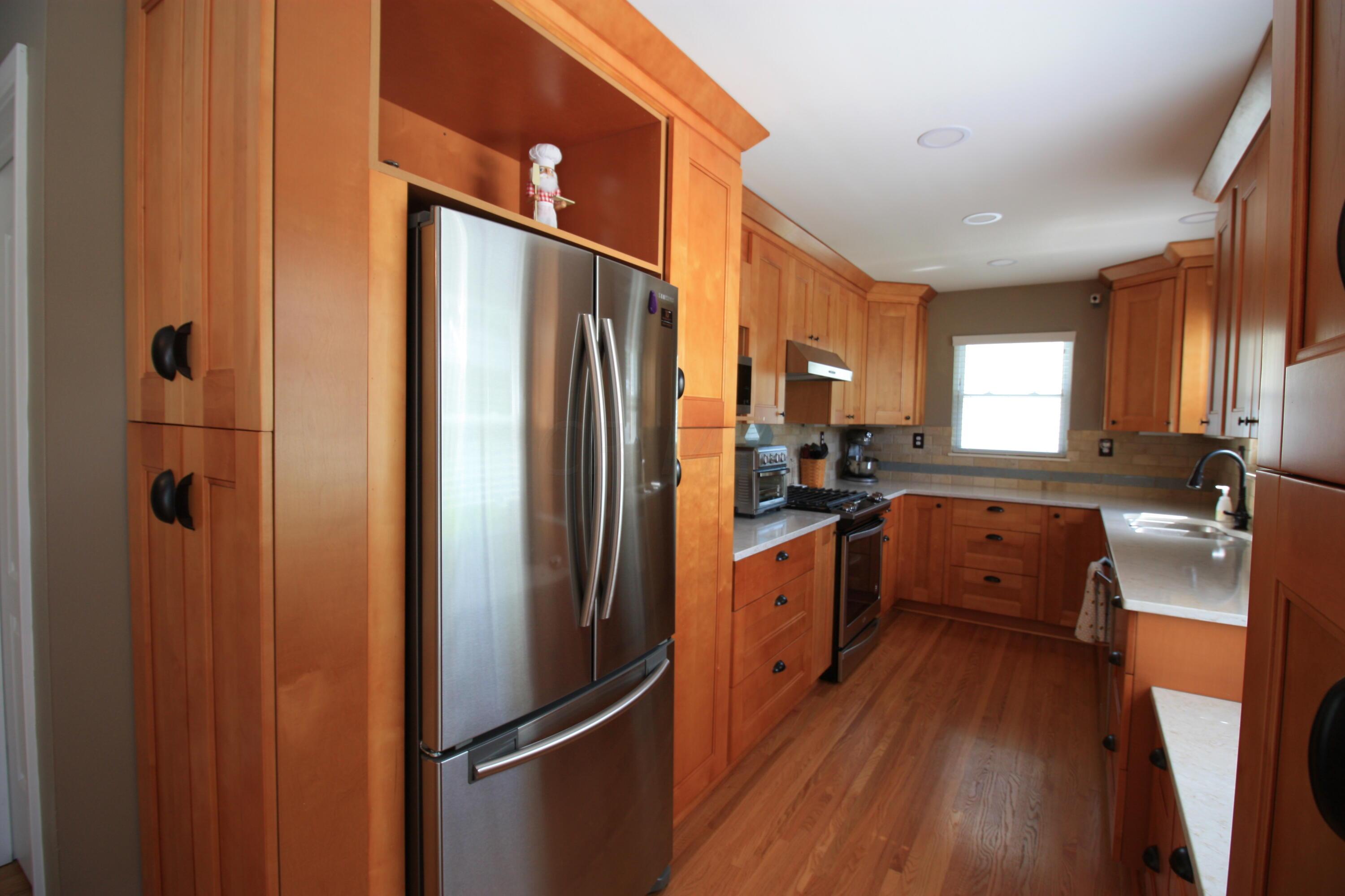330 Topsfield Road Columbus, OH 43228 - Photo 8 of 28 Brand new custom designed gleaming hard wood kitchen.