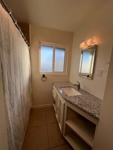 $1,100 | 737 East Shields Avenue, Fresno, CA 93704