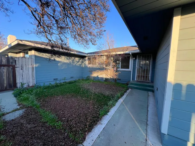 $1,100 | 737 East Shields Avenue, Fresno, CA 93704