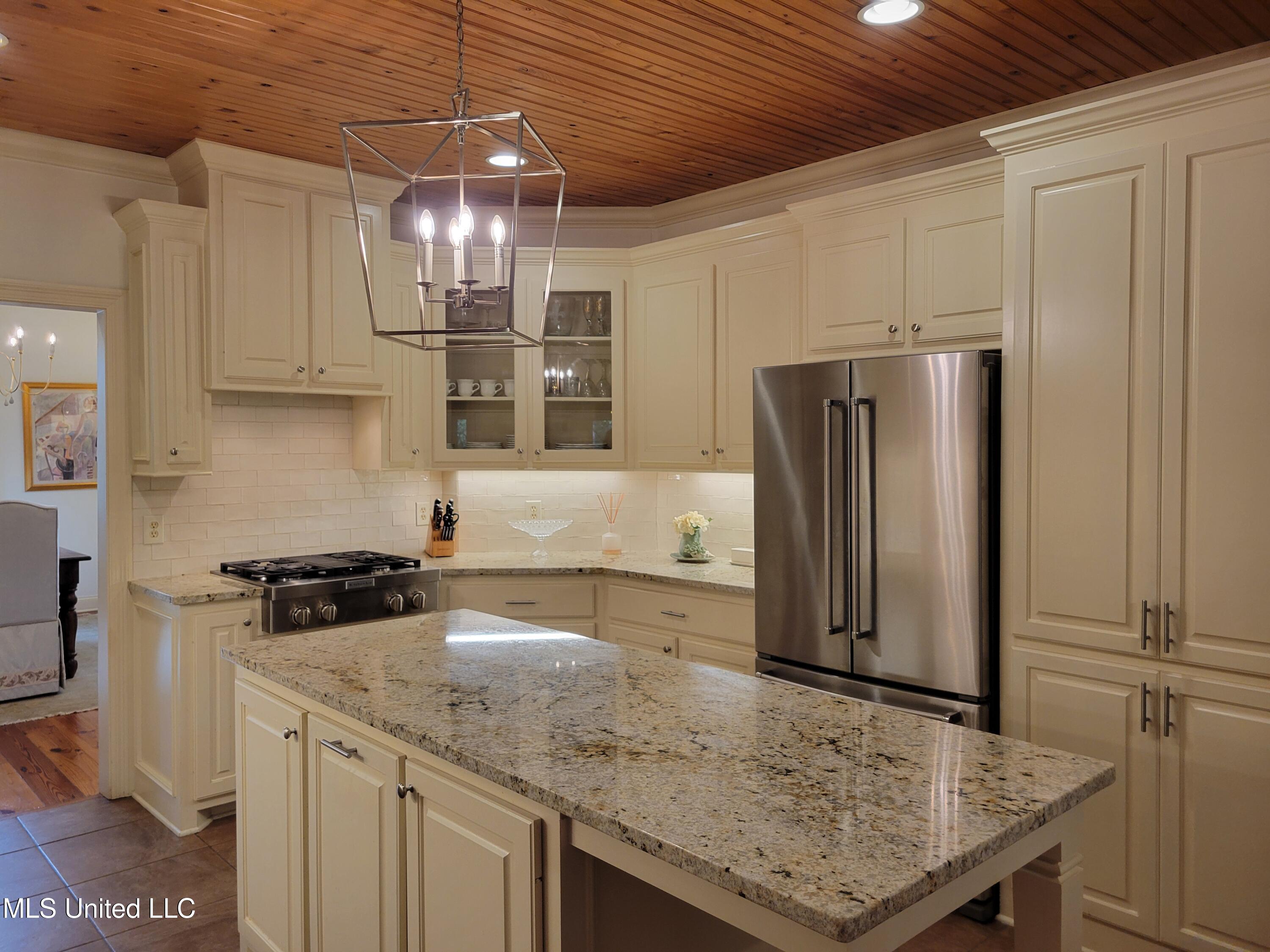 506 Hazelton Drive Madison, MS 39110 - Photo 11 of 49 20250801_102832