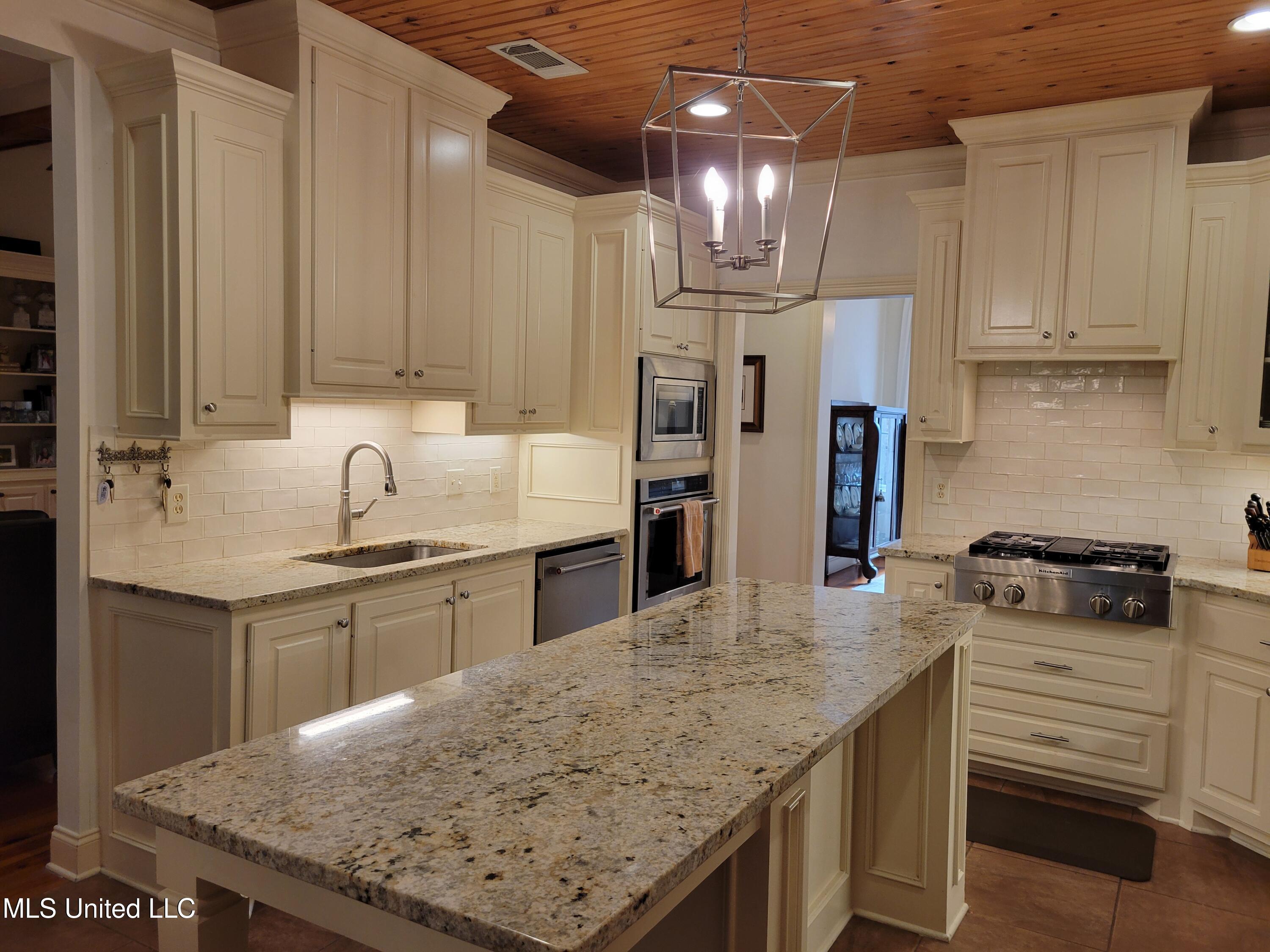 506 Hazelton Drive Madison, MS 39110 - Photo 10 of 49 20250801_102842