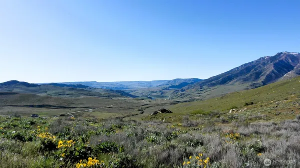 $95,000 | 31 Cowboy Road, Pateros, WA 98846