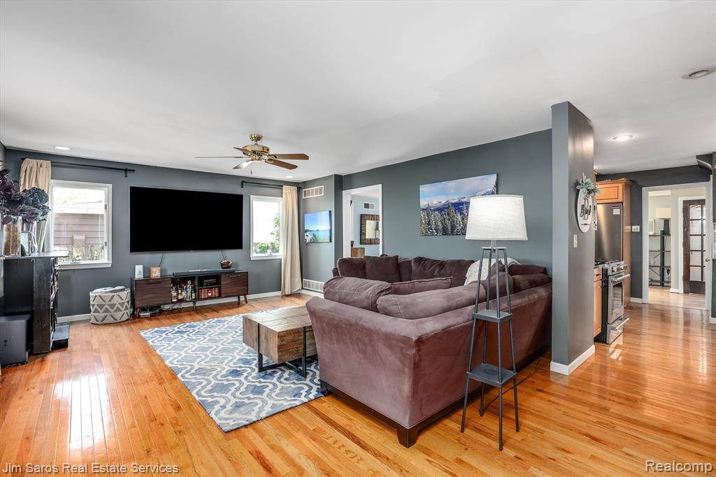 1322 Hampton Road Grosse Pointe Woods, MI 48236 - Photo 14 of 42