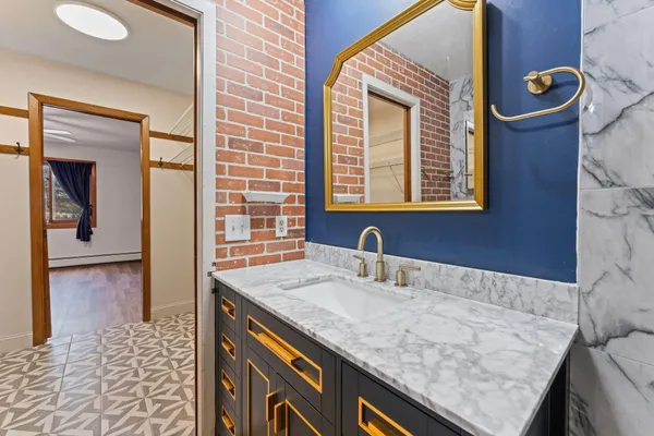 $159,900 | 2700 Oxford Street North, Unit 101, St. Paul, MN 55113
