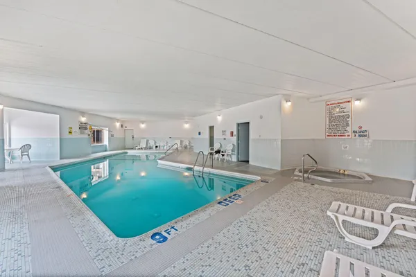 $159,900 | 2700 Oxford Street North, Unit 101, St. Paul, MN 55113