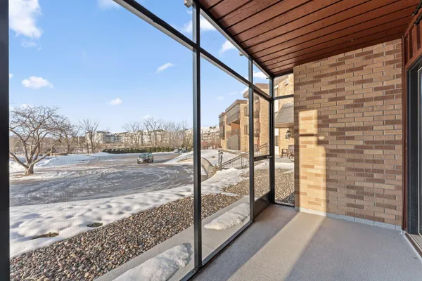 $159,900 | 2700 Oxford Street North, Unit 101, St. Paul, MN 55113