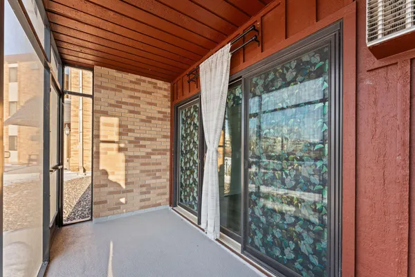 $159,900 | 2700 Oxford Street North, Unit 101, St. Paul, MN 55113