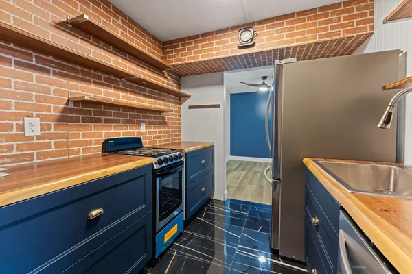 $159,900 | 2700 Oxford Street North, Unit 101, St. Paul, MN 55113