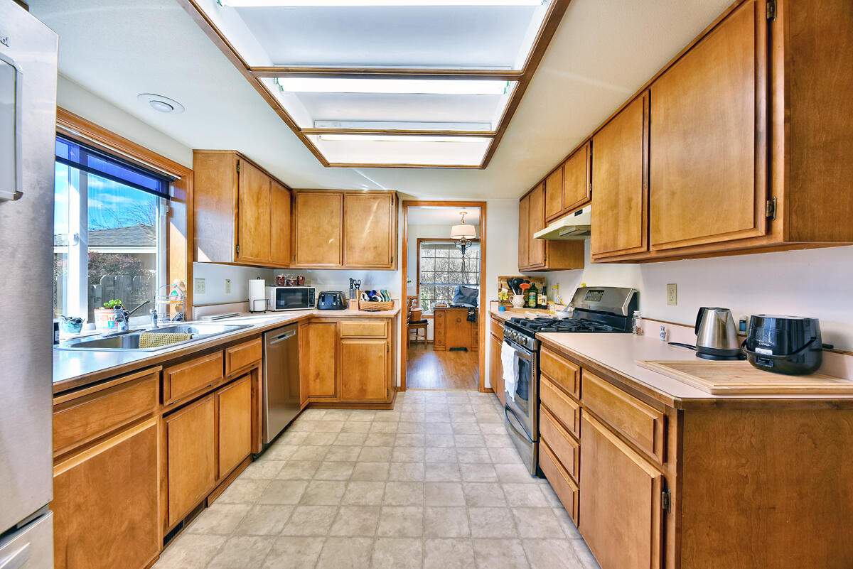 462 Creekside Circle Central Point, OR 97502 - Photo 22 of 32 DSC_7683
