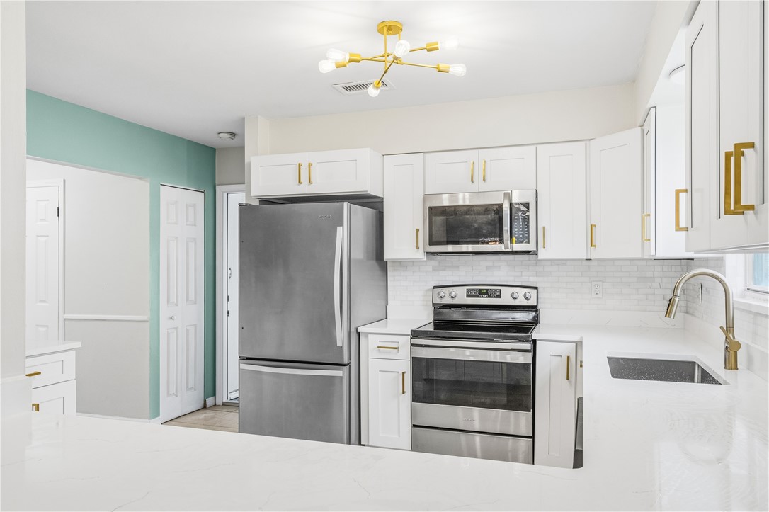1081 Sunswept Road Northeast Palm Bay, FL 32905 - Photo 8 of 36 Gallery Image 8