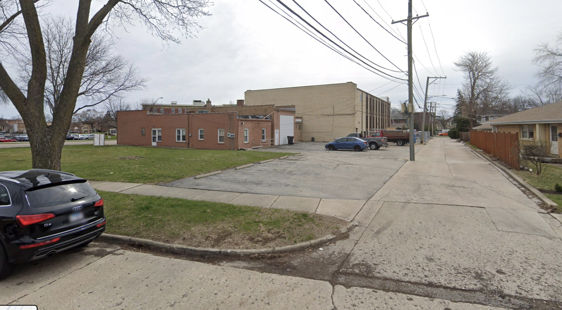 7848 Lincoln Avenue Skokie, IL 60077 - Photo 3 of 9 a view of a car park in front of a house