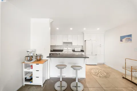 $399,000 | 960 Shorepoint Court, Unit 214, Alameda, CA 94501