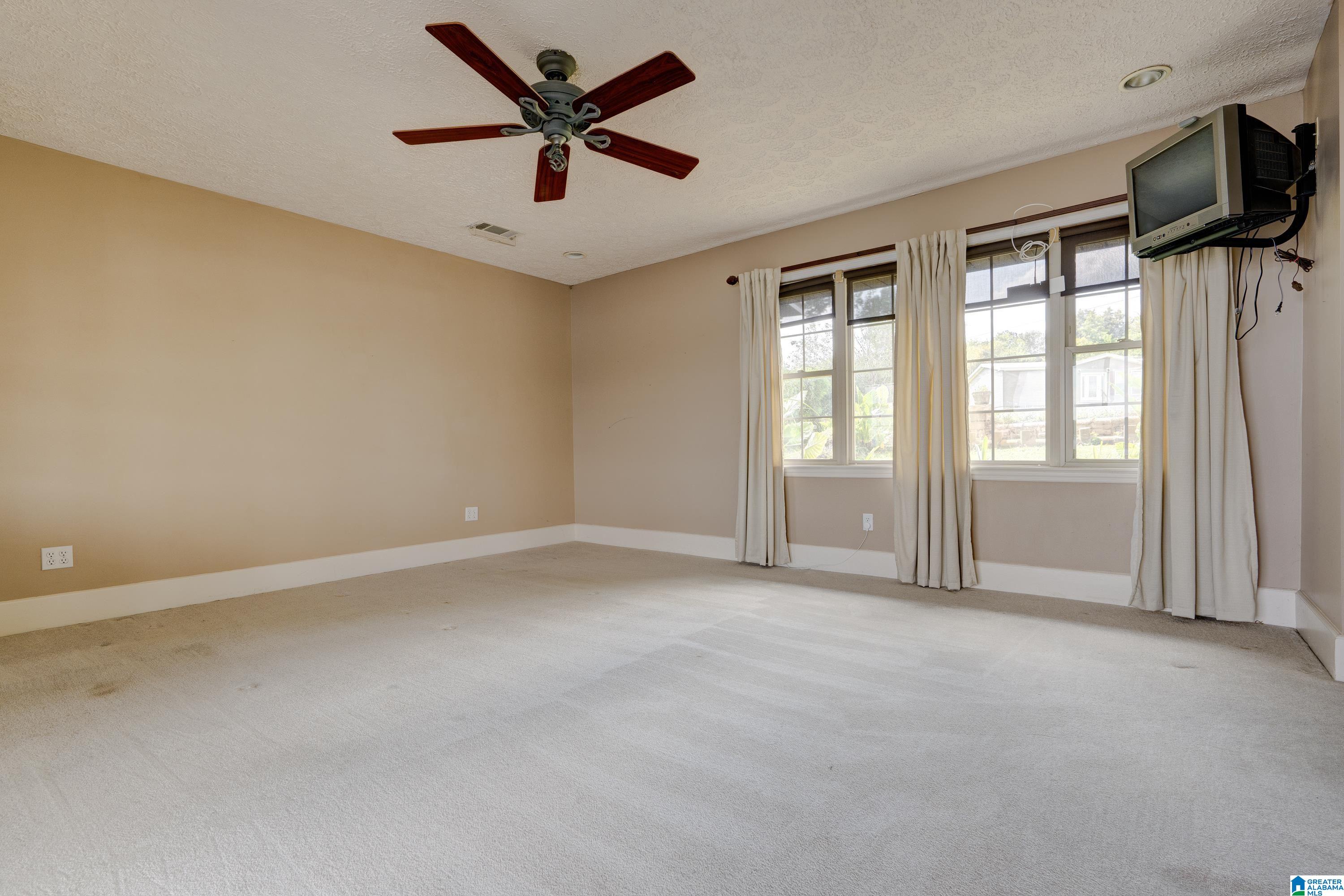 1384 Blackberry Road Deatsville, AL 36022 - Photo 10 of 50