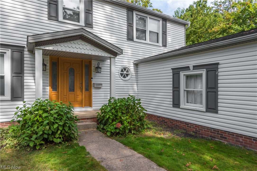 28300 Knickerbocker Road Bay Village, OH 44140 - Photo 2 of 35 Gallery Image 2