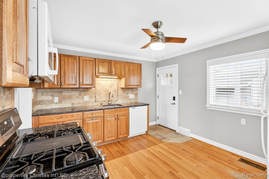26605 Rialto Street Madison Heights, MI 48071 - Photo 14 of 37