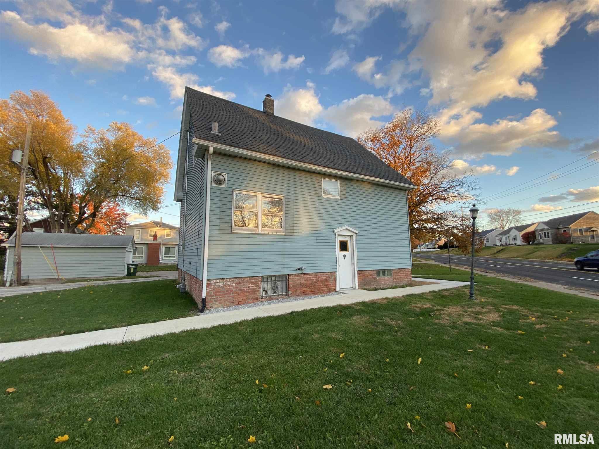 2131 Hickory Grove Road Davenport, IA 52804 - Photo 1 of 22 Gallery Image 1
