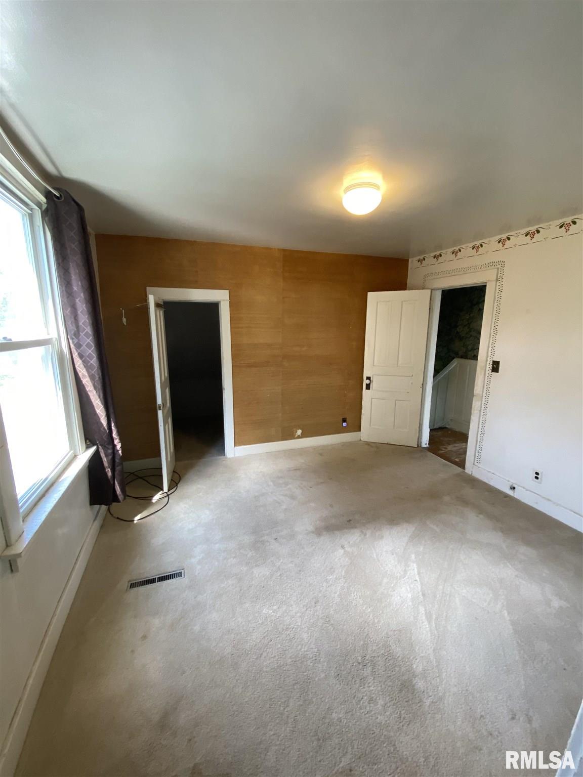 2131 Hickory Grove Road Davenport, IA 52804 - Photo 20 of 22 Gallery Image 20