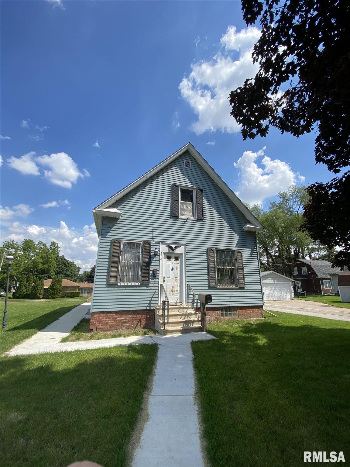 2131 Hickory Grove Road Davenport, IA 52804 - Photo 2 of 22 Gallery Image 2