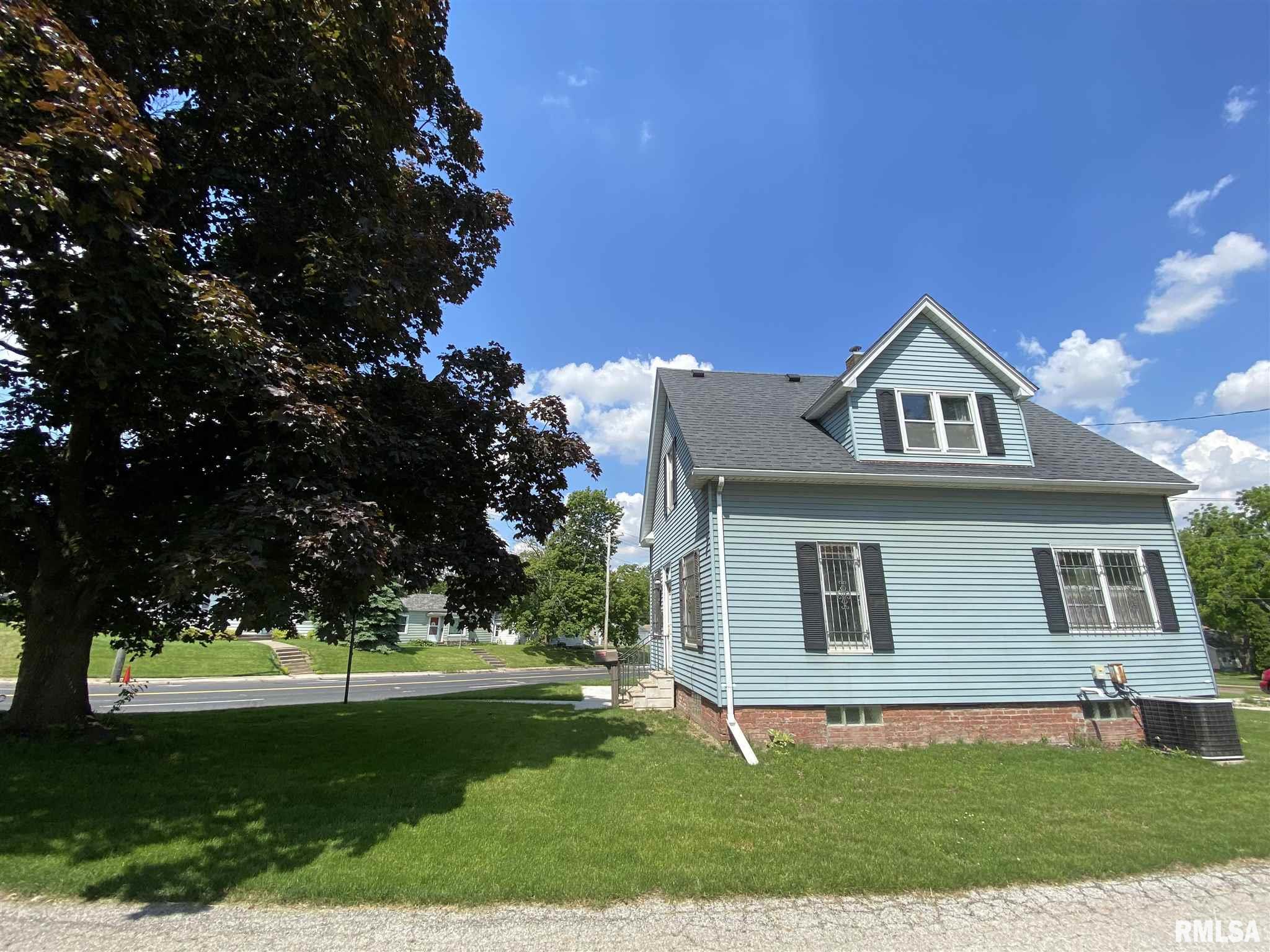 2131 Hickory Grove Road Davenport, IA 52804 - Photo 3 of 22 Gallery Image 3