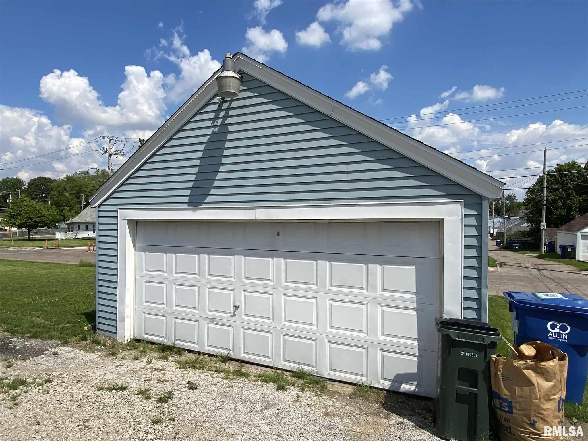 2131 Hickory Grove Road Davenport, IA 52804 - Photo 7 of 22 Gallery Image 7
