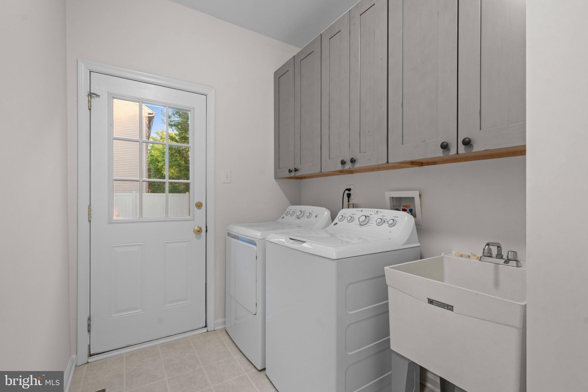 419 Townsend Drive Perkasie, PA 18944 - Photo 17 of 37 a utility room with dryer and washer