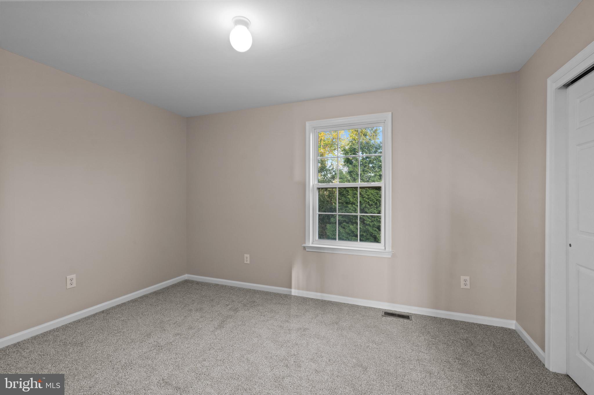 419 Townsend Drive Perkasie, PA 18944 - Photo 25 of 37 an empty room with a window
