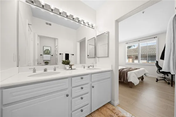 $720,000 | 900 Solvay Aisle, Irvine, CA 92606