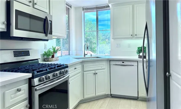 $720,000 | 900 Solvay Aisle, Irvine, CA 92606