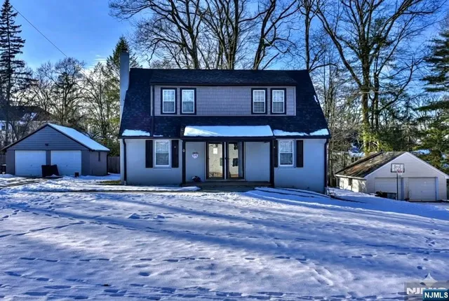 $1,250,000 | 9 Cottage Lane, Upper Saddle River, NJ 07458