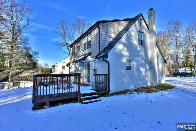 $1,250,000 | 9 Cottage Lane, Upper Saddle River, NJ 07458