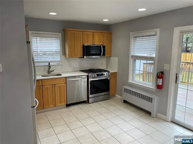 $1,250,000 | 9 Cottage Lane, Upper Saddle River, NJ 07458