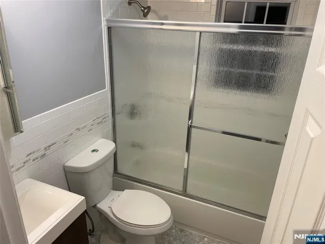 $1,250,000 | 9 Cottage Lane, Upper Saddle River, NJ 07458