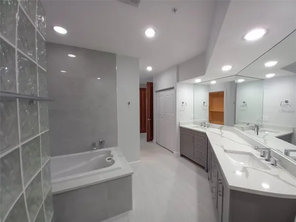 $6,500 | 360 Gulf Of Mexico Drive, Unit 312, Longboat Key, FL 34228