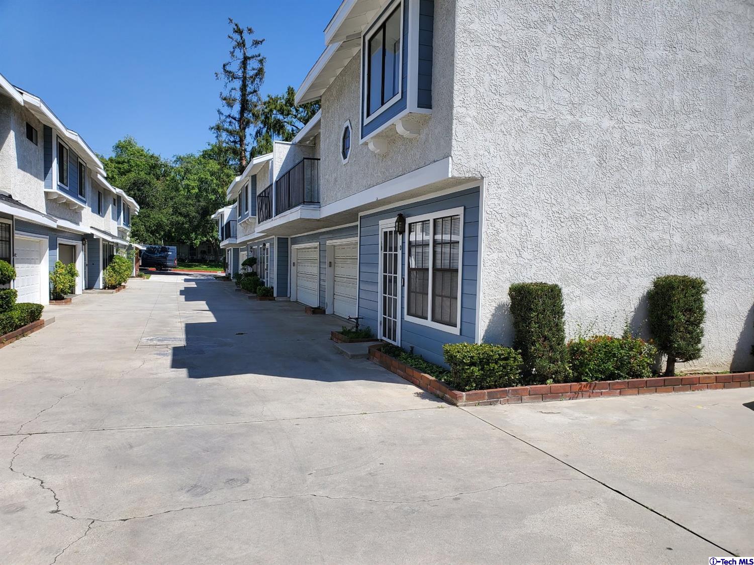 205 Violet Avenue, Unit D Monrovia, CA 91016 - Photo 2 of 17