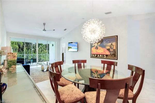 $359,500 | 650 Luisa Lane, Unit 4, Naples, FL 34104