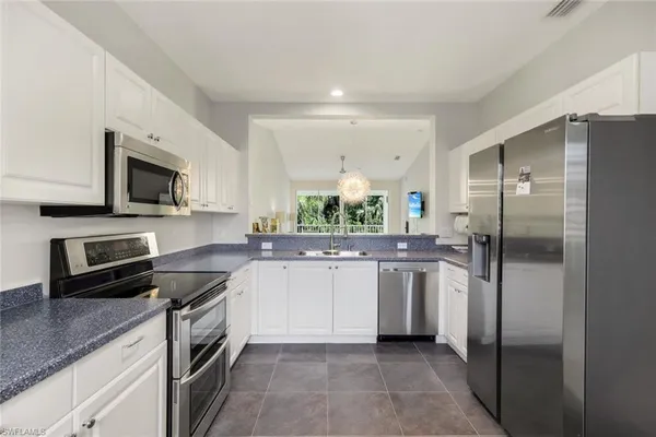 $359,500 | 650 Luisa Lane, Unit 4, Naples, FL 34104