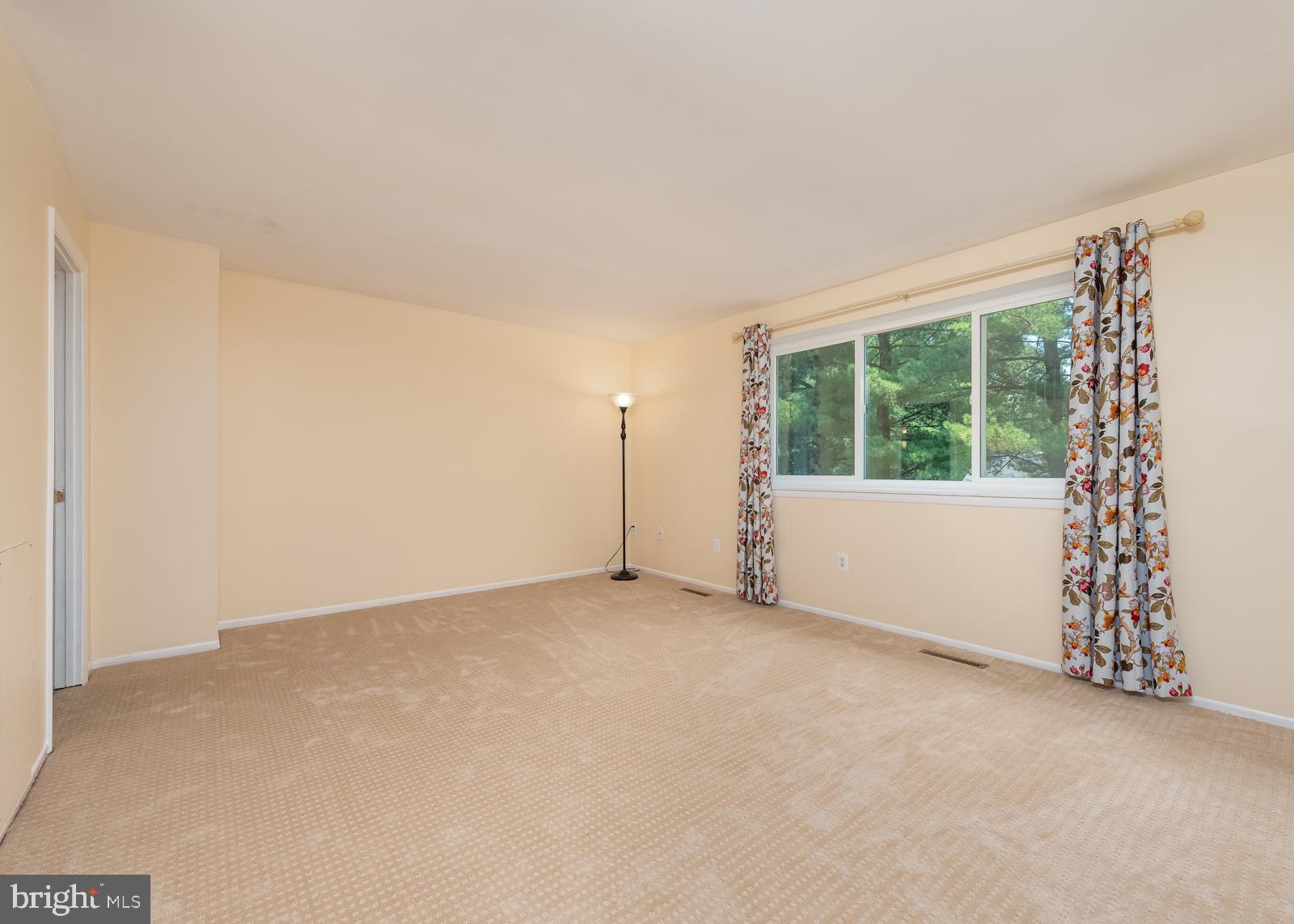 10544 East Wind Way Columbia, MD 21044 - Photo 11 of 42 an empty room with windows