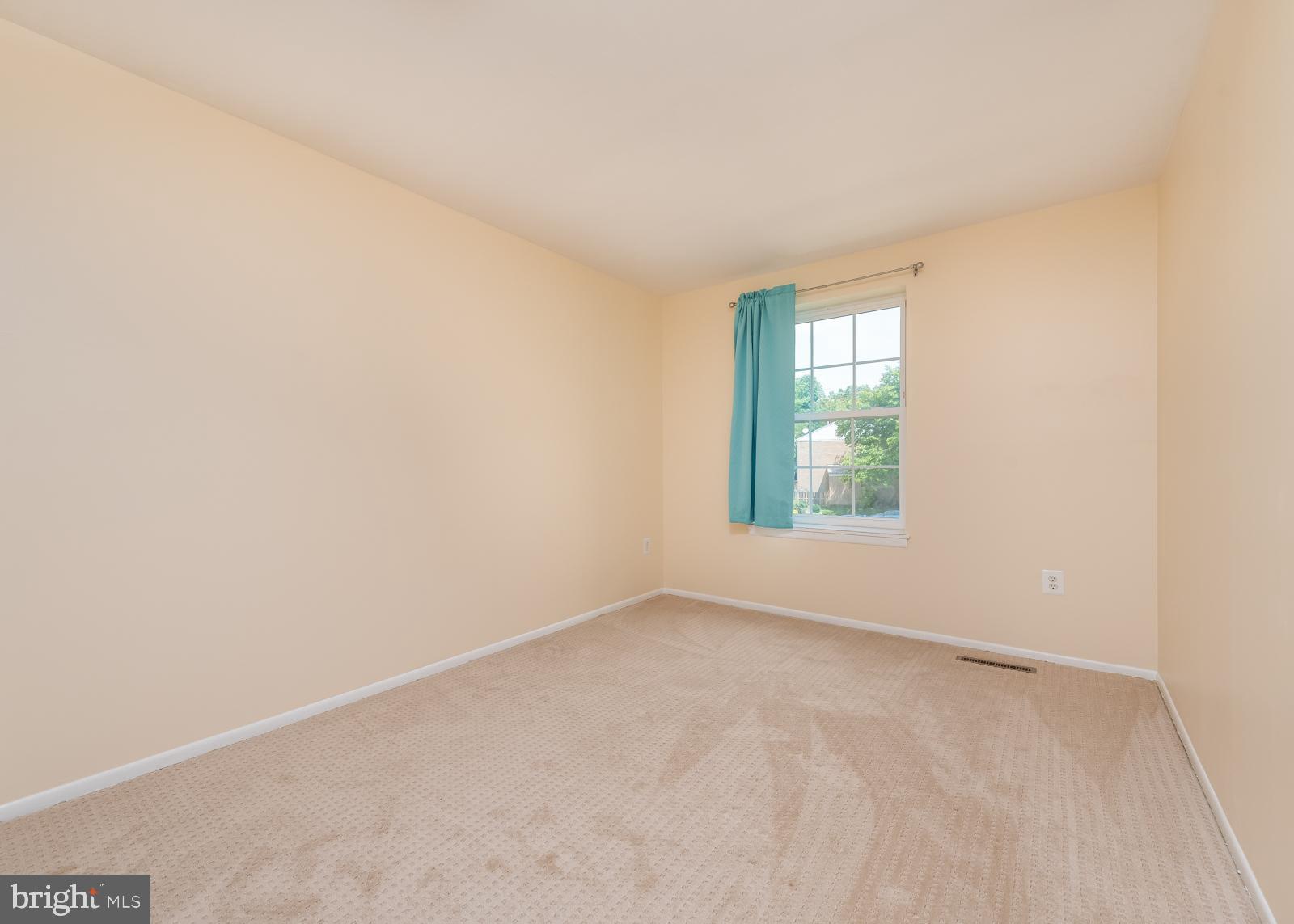 10544 East Wind Way Columbia, MD 21044 - Photo 14 of 42 an empty room with windows