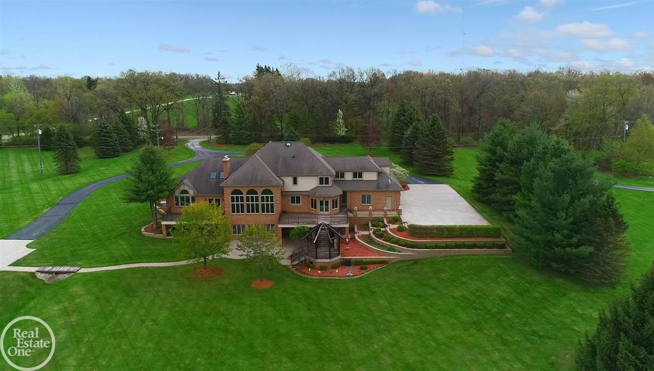 311 Townsend Road Leonard, MI 48367 - Photo 4 of 91