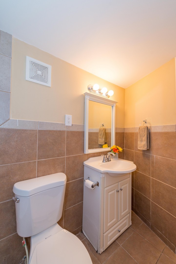 644 Clover Road Wauconda, IL 60084 - Photo 7 of 10