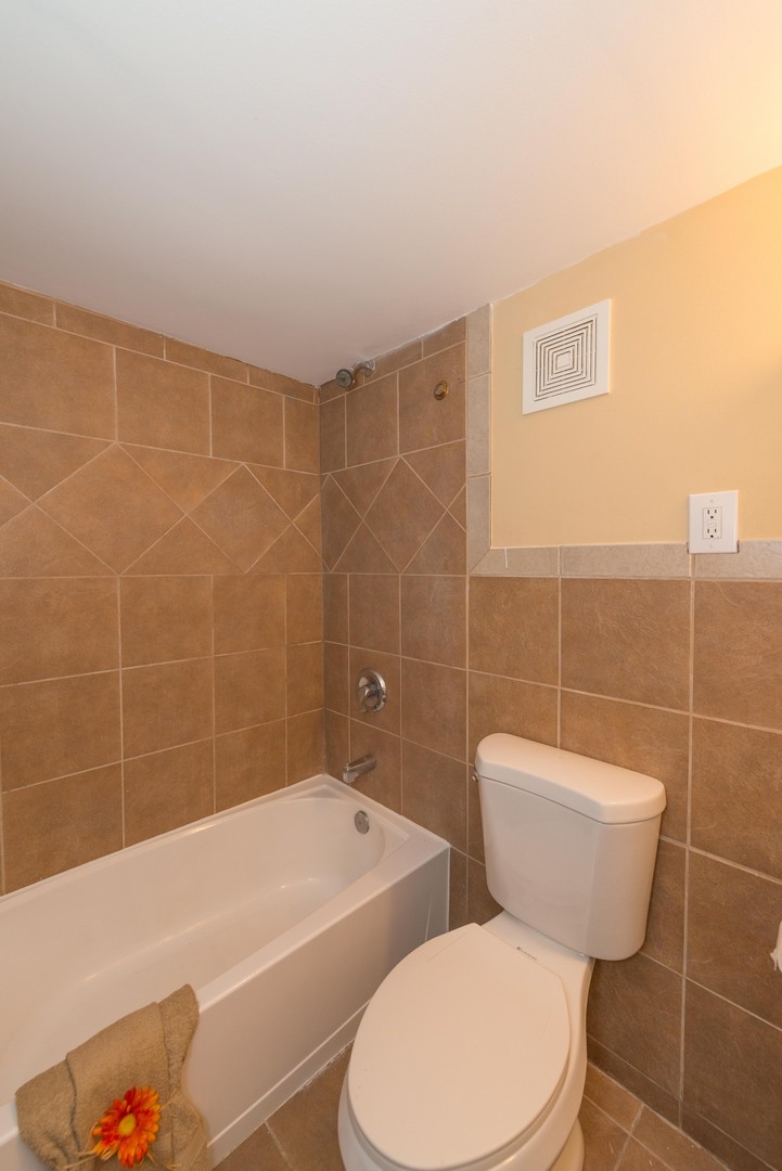 644 Clover Road Wauconda, IL 60084 - Photo 8 of 10