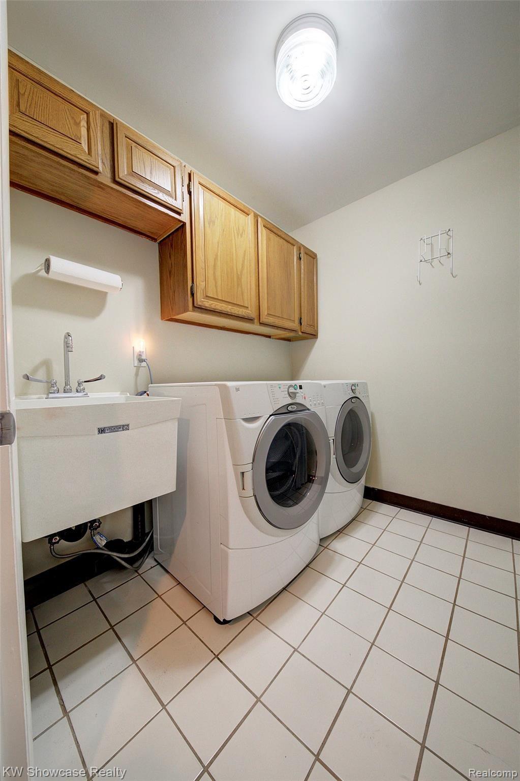 23163 Farmington Road Farmington, MI 48336 - Photo 38 of 44 4H8A2621_2_3.jpg