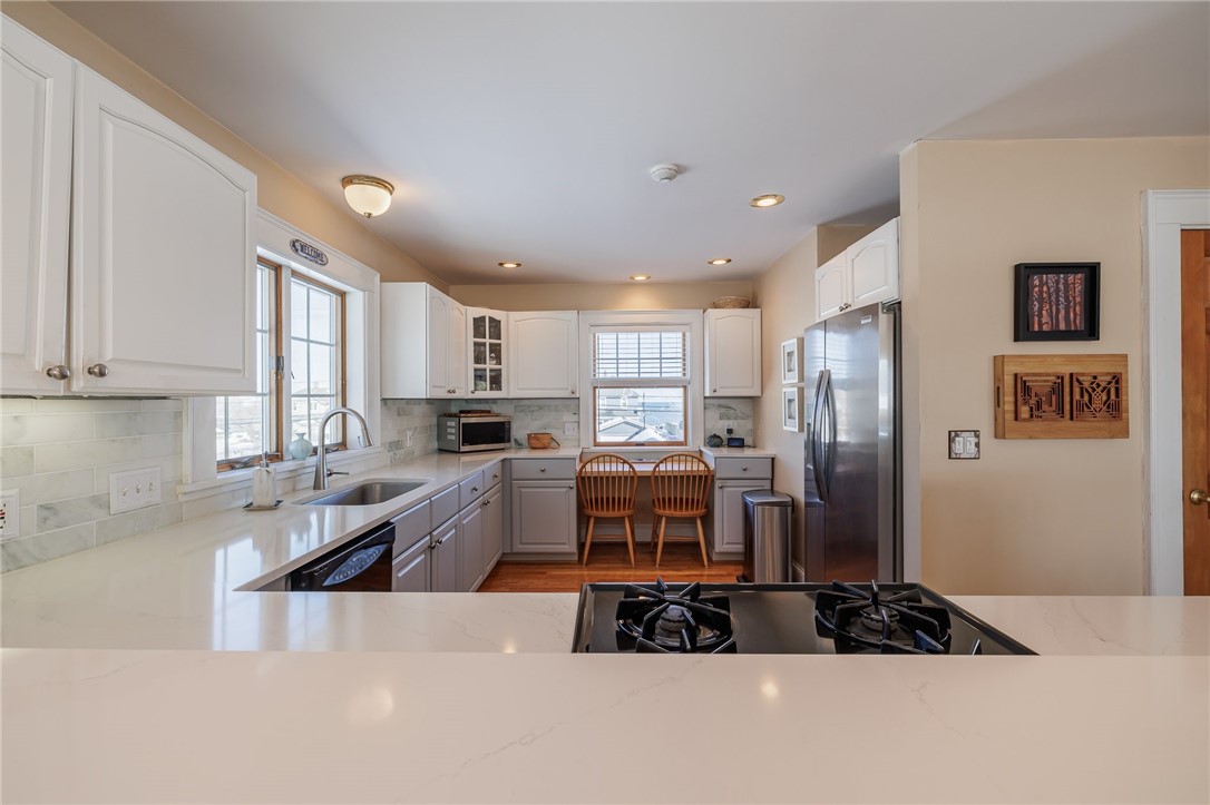 2273 Edgemere Drive Greece, NY 14612 - Photo 30 of 50 Plenty of countertop space.