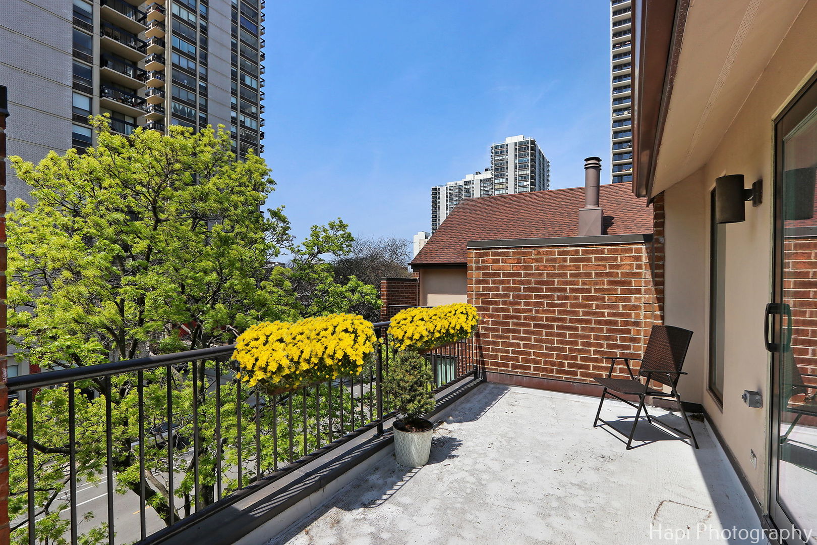 1340 North Sutton Place Chicago, IL 60610 - Photo 20 of 40 a view of a house with a street