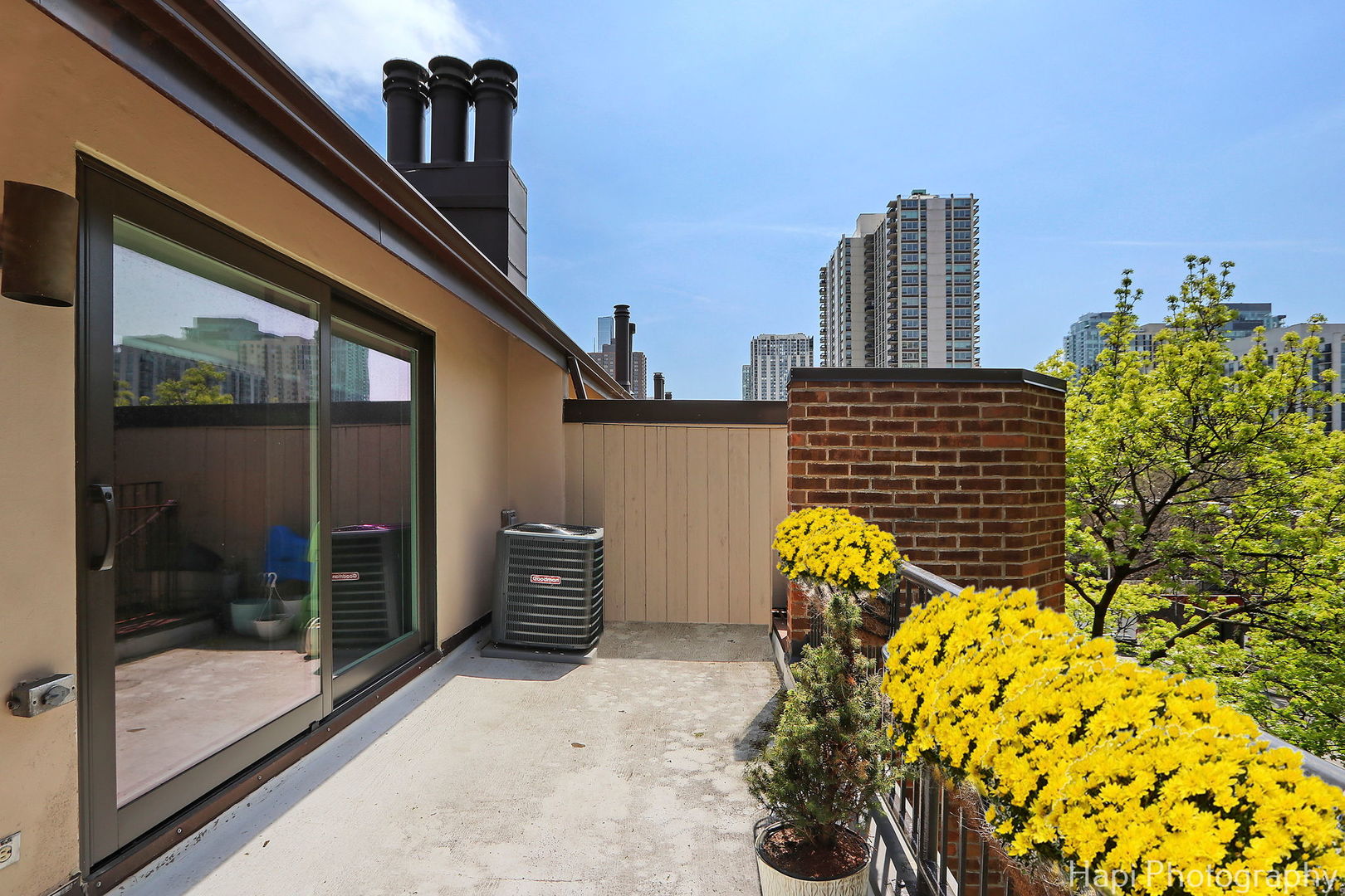 1340 North Sutton Place Chicago, IL 60610 - Photo 21 of 40 a view of outdoor seating area