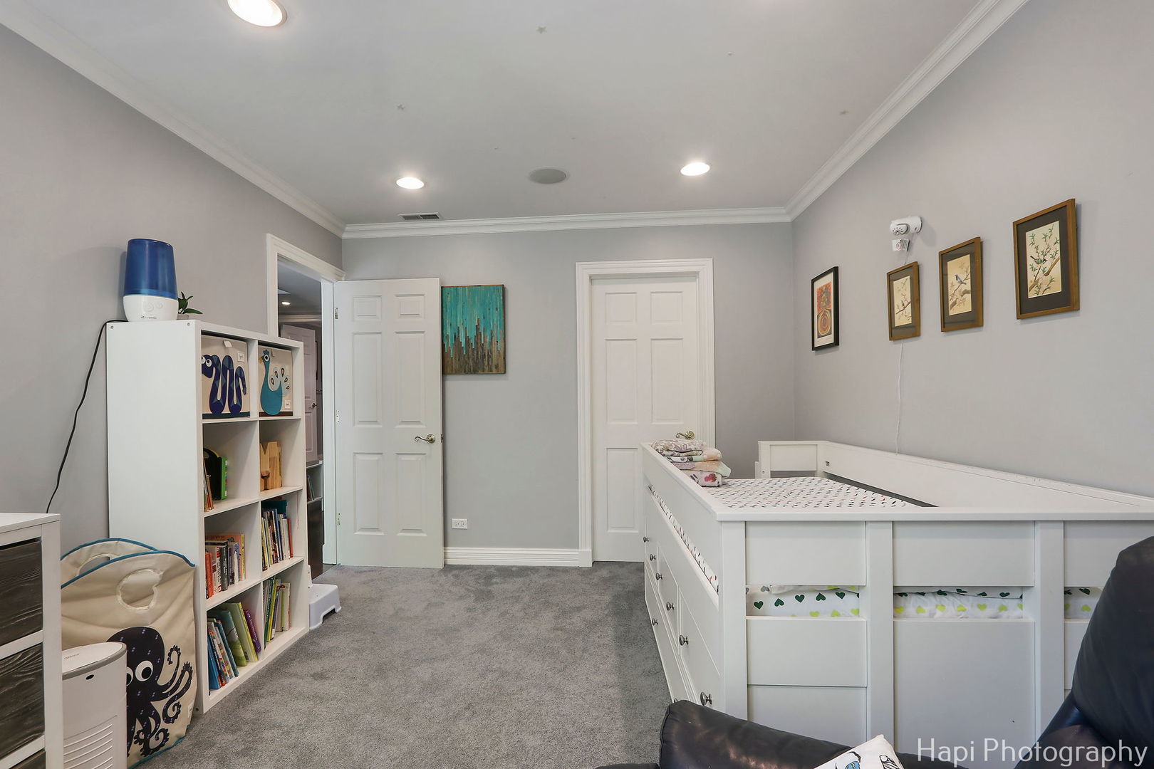 1340 North Sutton Place Chicago, IL 60610 - Photo 29 of 40 a view of a workspace with furniture