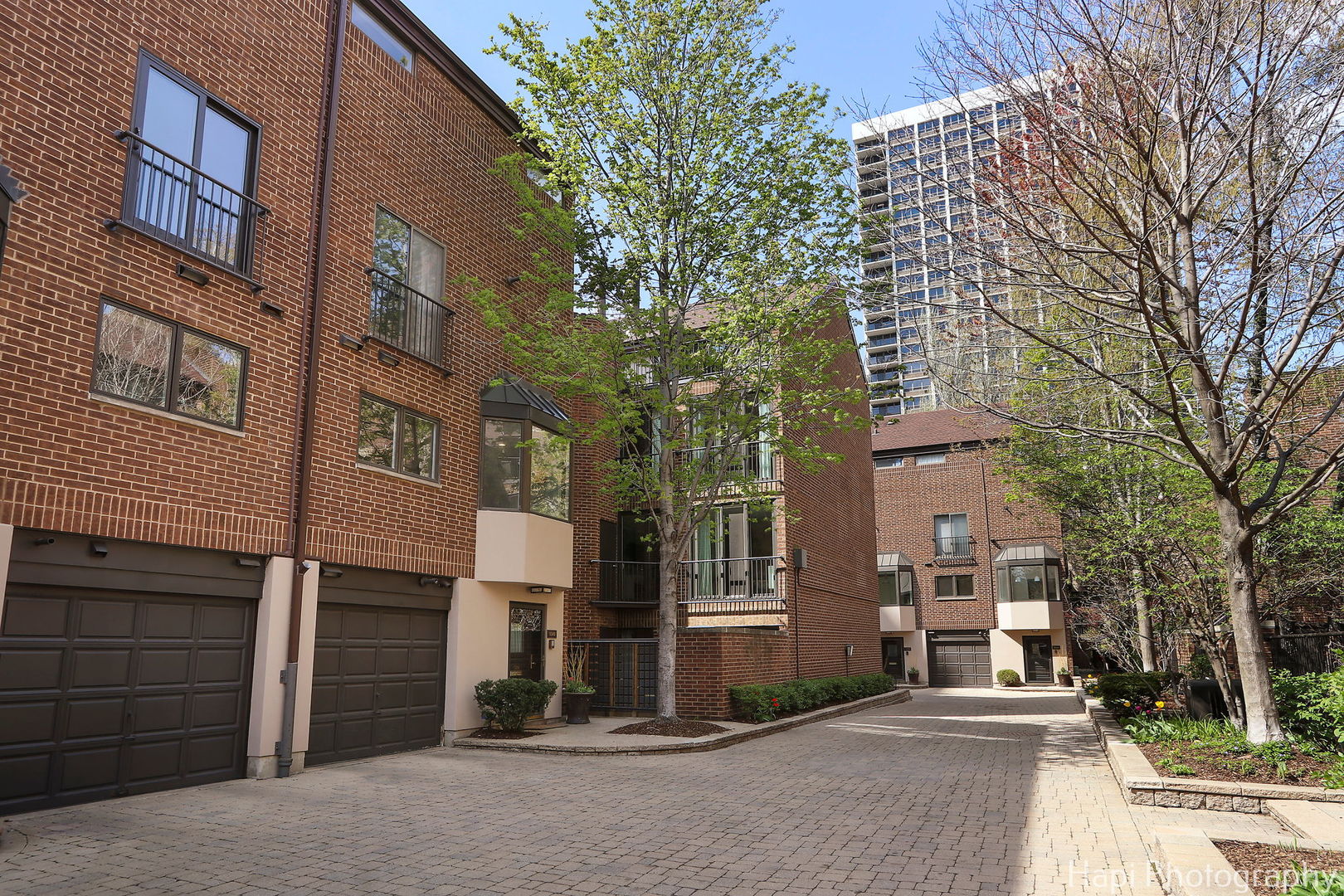 1340 North Sutton Place Chicago, IL 60610 - Photo 38 of 40 a view of a building with a street